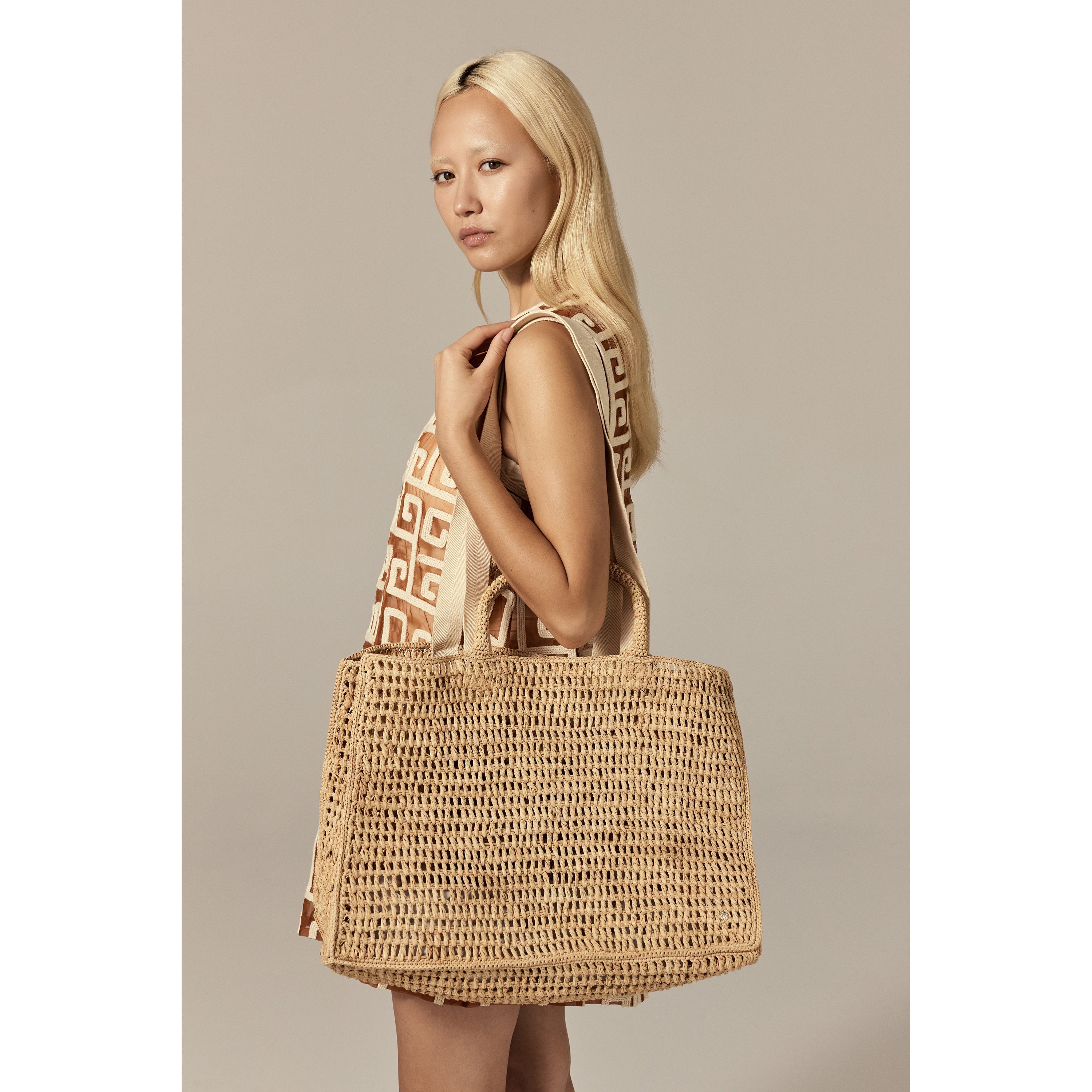 【RAFFIA BAG】イアクッチ Loewe x Paula's Ibiza Puzzle Crochet Raffia Top-Handle Bag