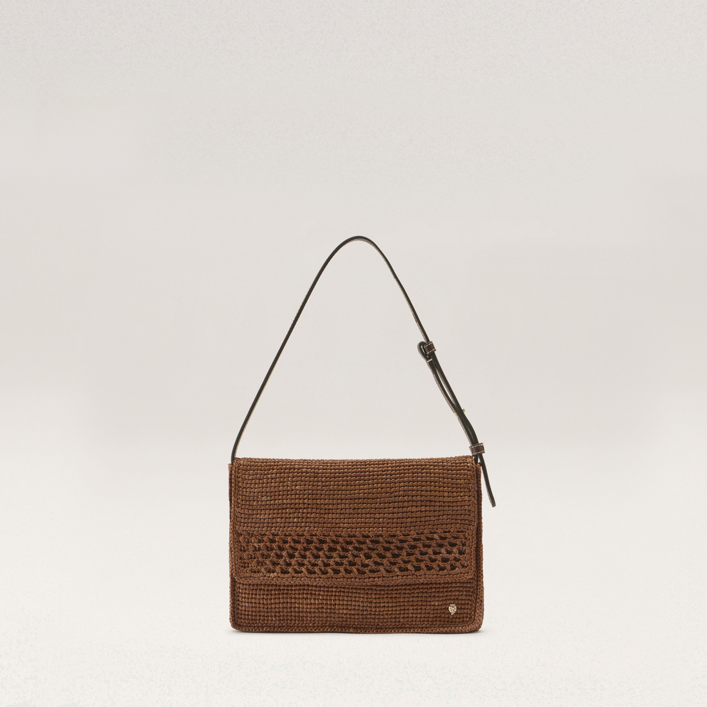 BAG52031_Nutshell_1.jpg?v= BAG52031_Nutshell_1.jpg?v=