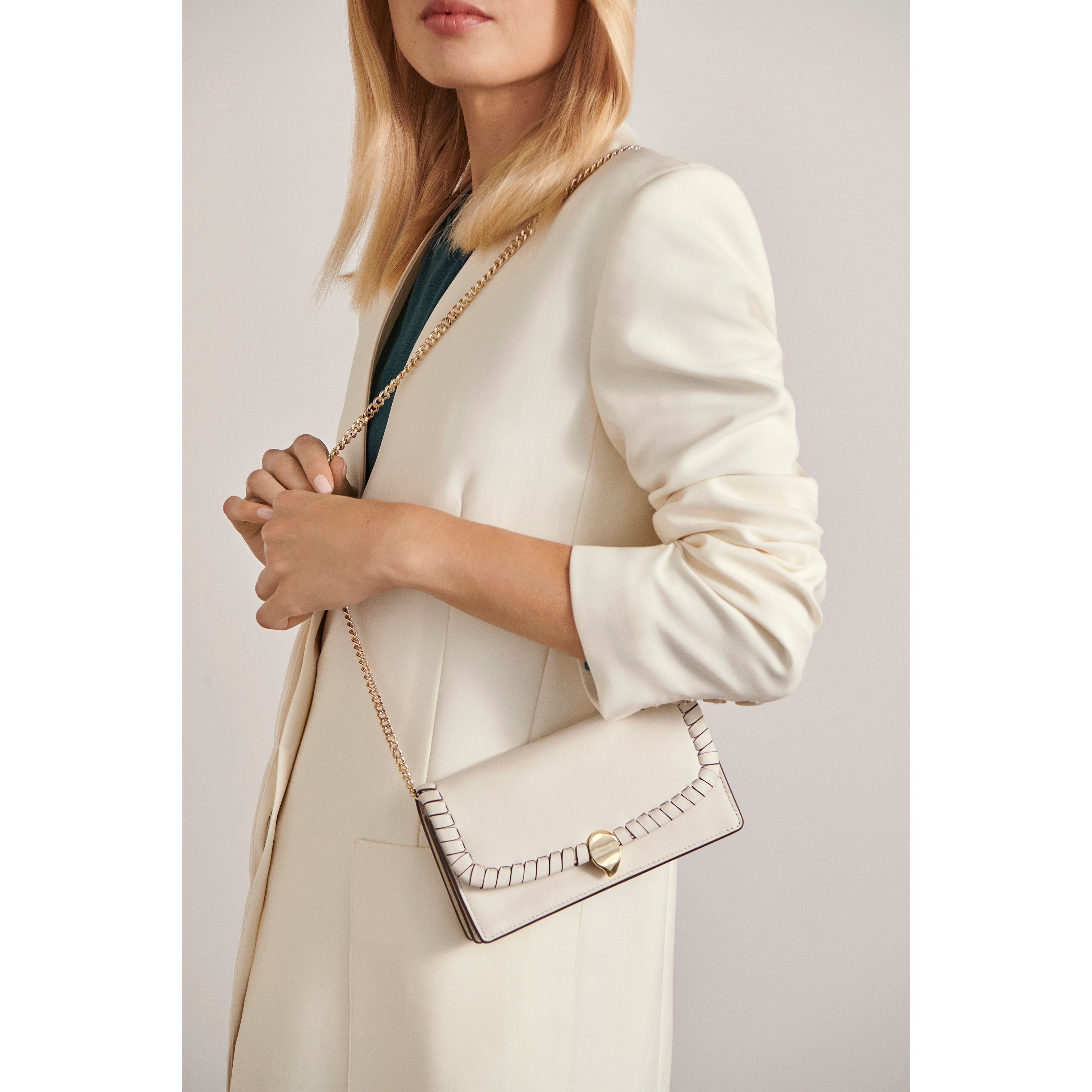 White wristlet 2024 clutch bag