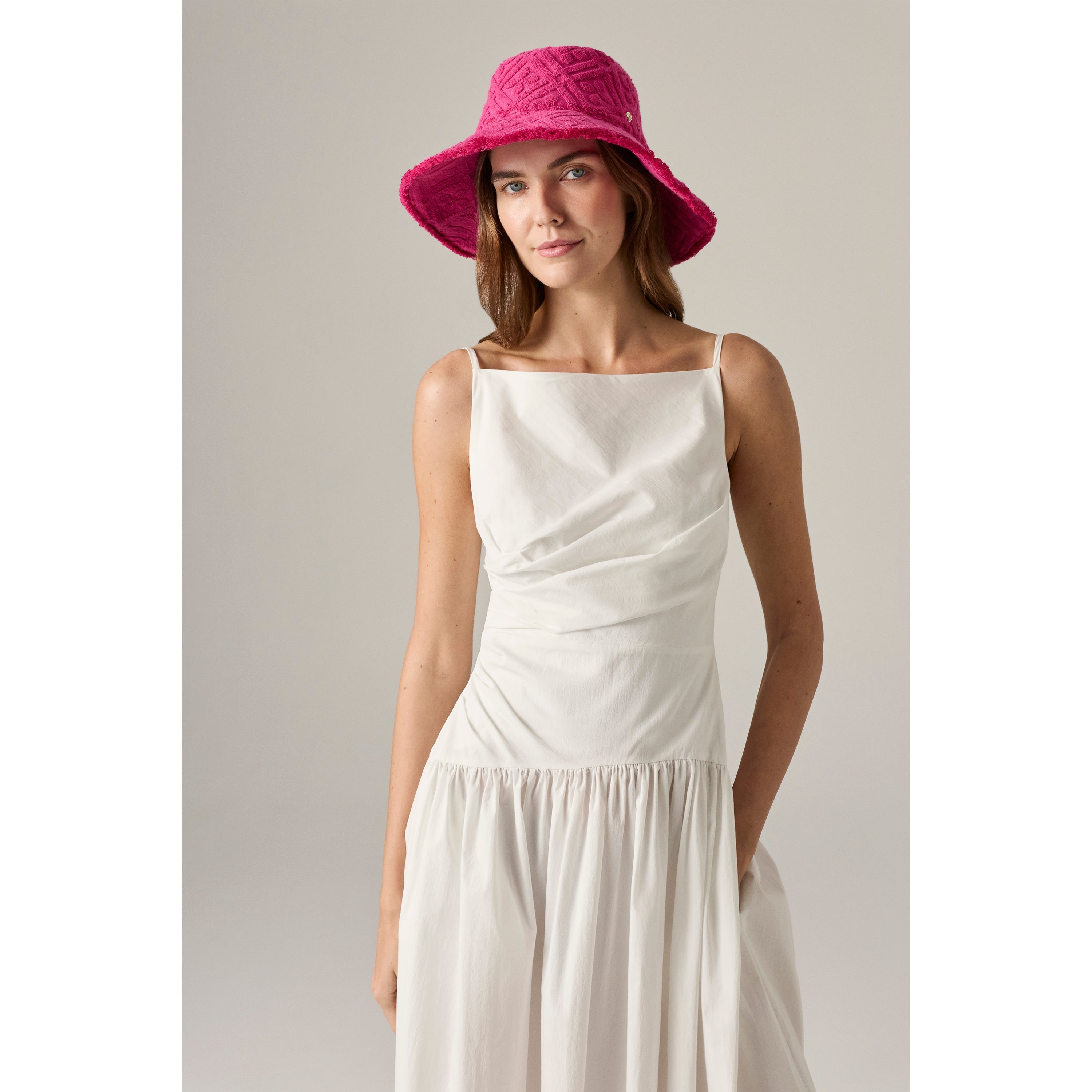 HELEN KAININGS ピンク 麦わら帽子 Cintia Cotton Towelling Bucket Hat - Bright Pink | Helen Kaminski US