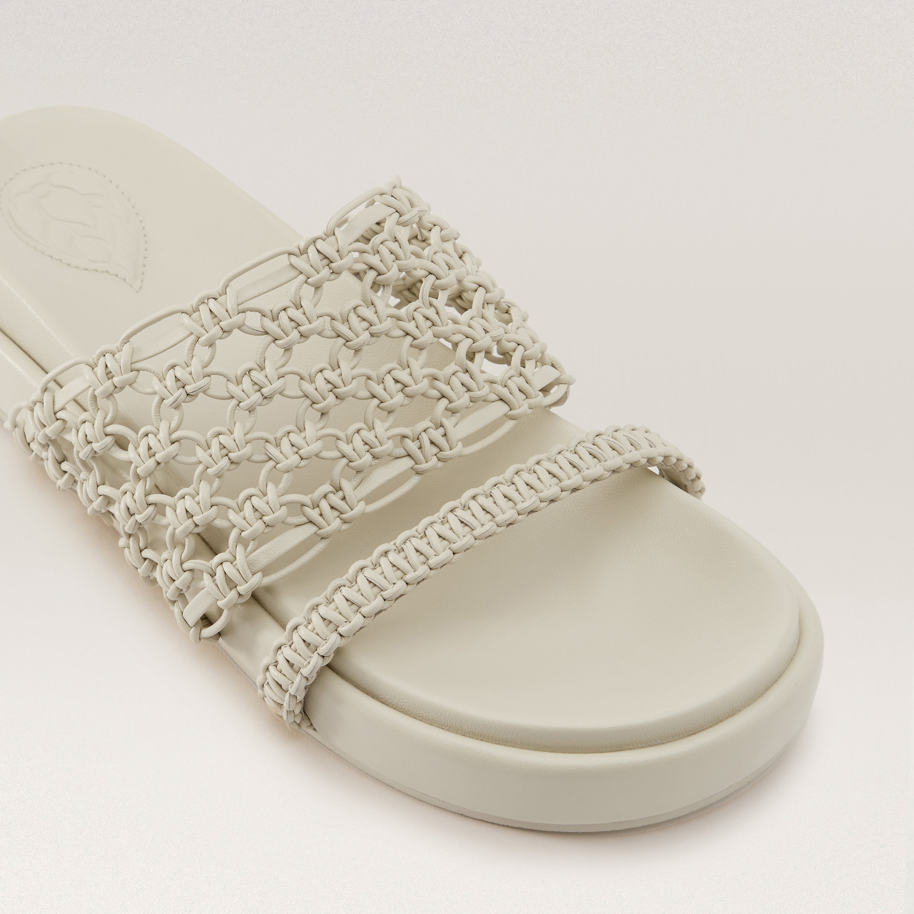 【HELLEN KAMINSKI 】マクラメ編みが爽やか サンダル Onda Slide Onda Platform Slides Whitewash - Helen Kaminski US