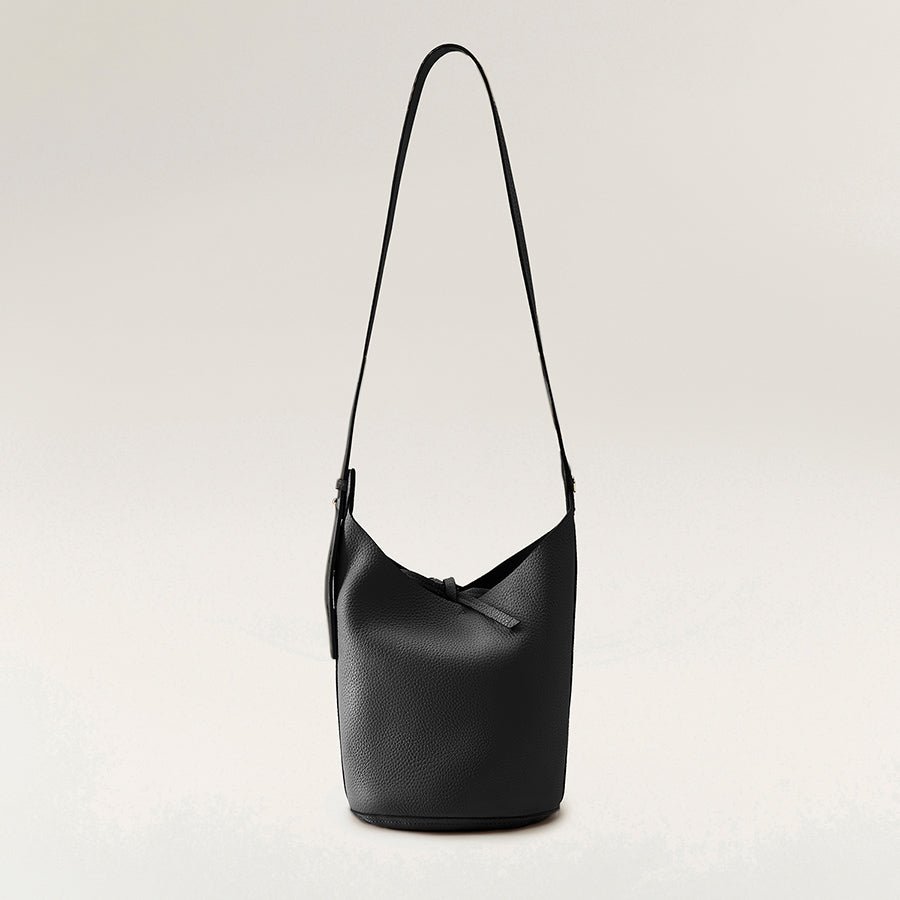 Sac Bucket Smooth Leather Shoulder Bag In Black