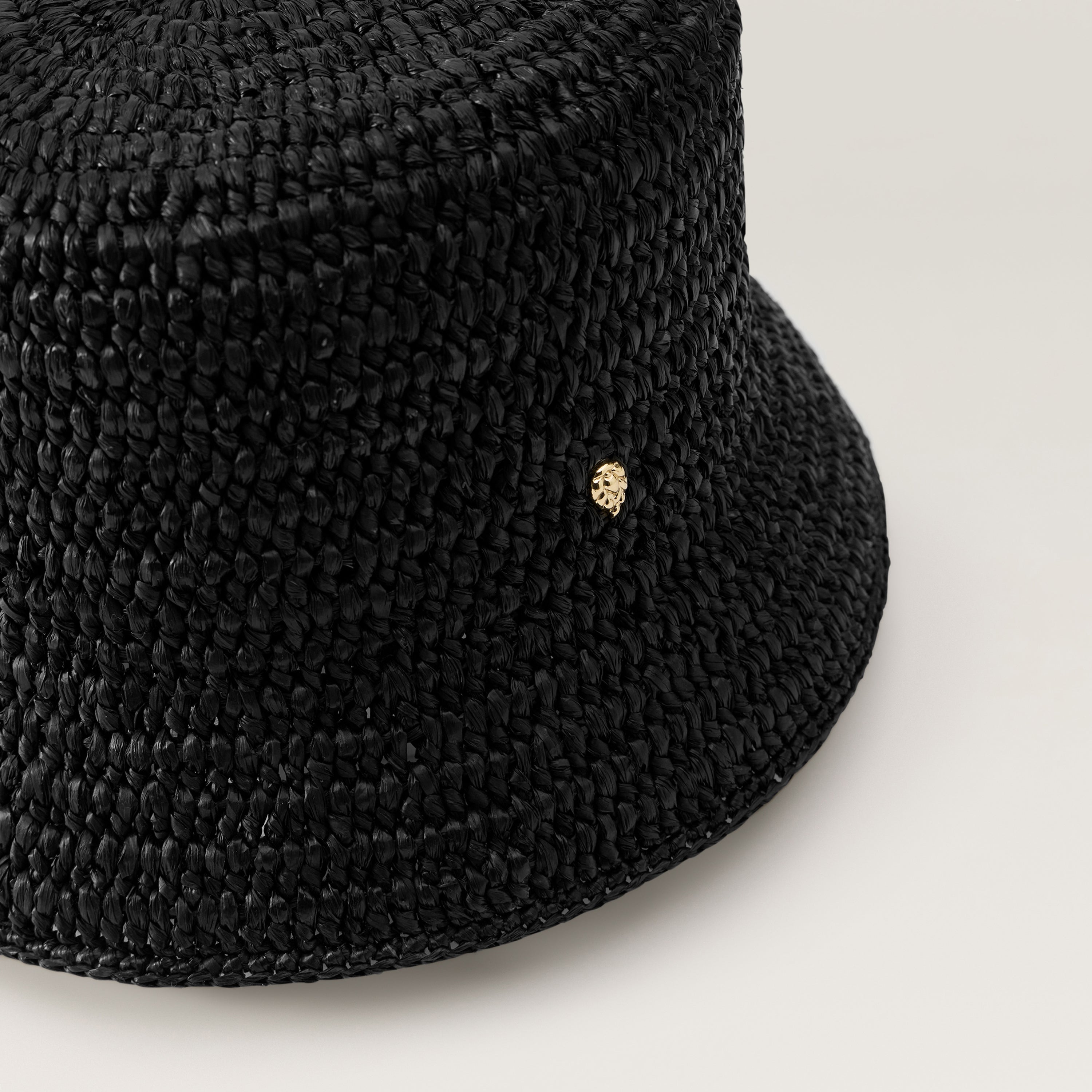帽子 noroll RAFFIA BUCKET HAT Chaturi Raffia Crochet Bucket Hat - Charcoal | Helen Kaminski US